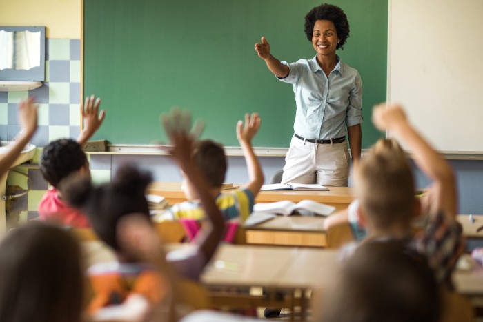 Convocados mais de trezentos professores aprovados em concursos